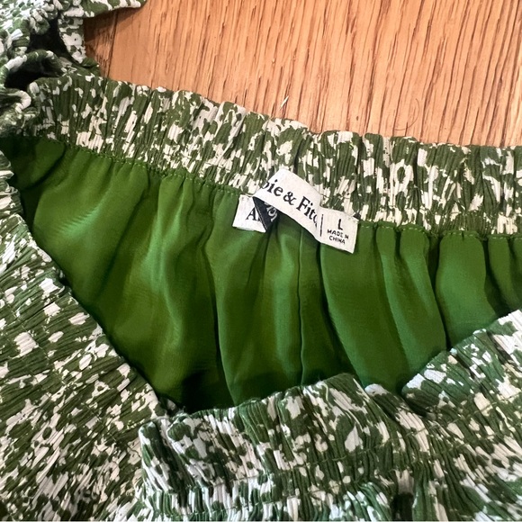 A&F | NWOT Crinkle Textured Puff Sleeve Top - Picture 5 of 6